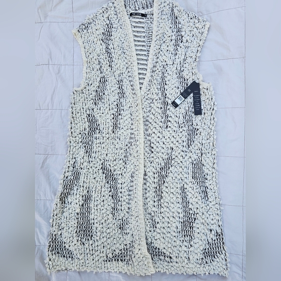 NIC+ZOE Gray and White Vest for Layering